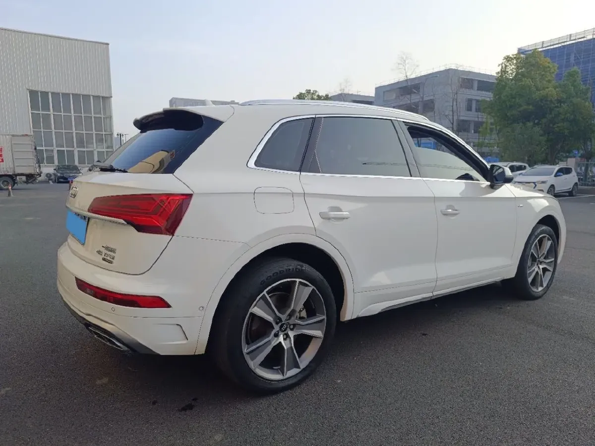 2022 Audi Q5L 2.0T 252HP L4 7DCT,autocango,china used car exporter,china ev exporter,chinese used car exporter,chinese used ev exporter