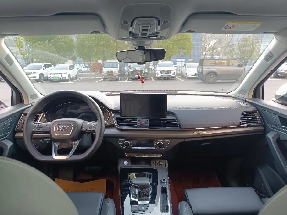 2022 Audi Q5L 2.0T 252HP L4 7DCT,autocango,china used car exporter,china ev exporter,chinese used car exporter,chinese used ev exporter