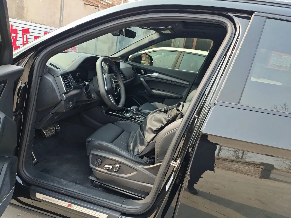 2024 Audi Q5L 2.0T 245HP L4 7DCT,autocango,china used car exporter,china ev exporter,chinese used car exporter,chinese used ev exporter