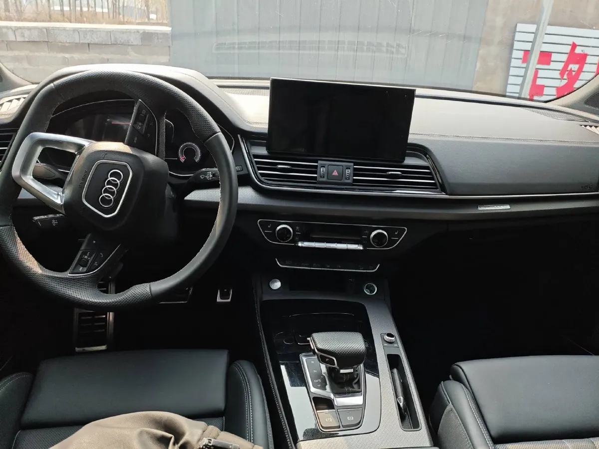 2024 Audi Q5L 2.0T 245HP L4 7DCT,autocango,china used car exporter,china ev exporter,chinese used car exporter,chinese used ev exporter