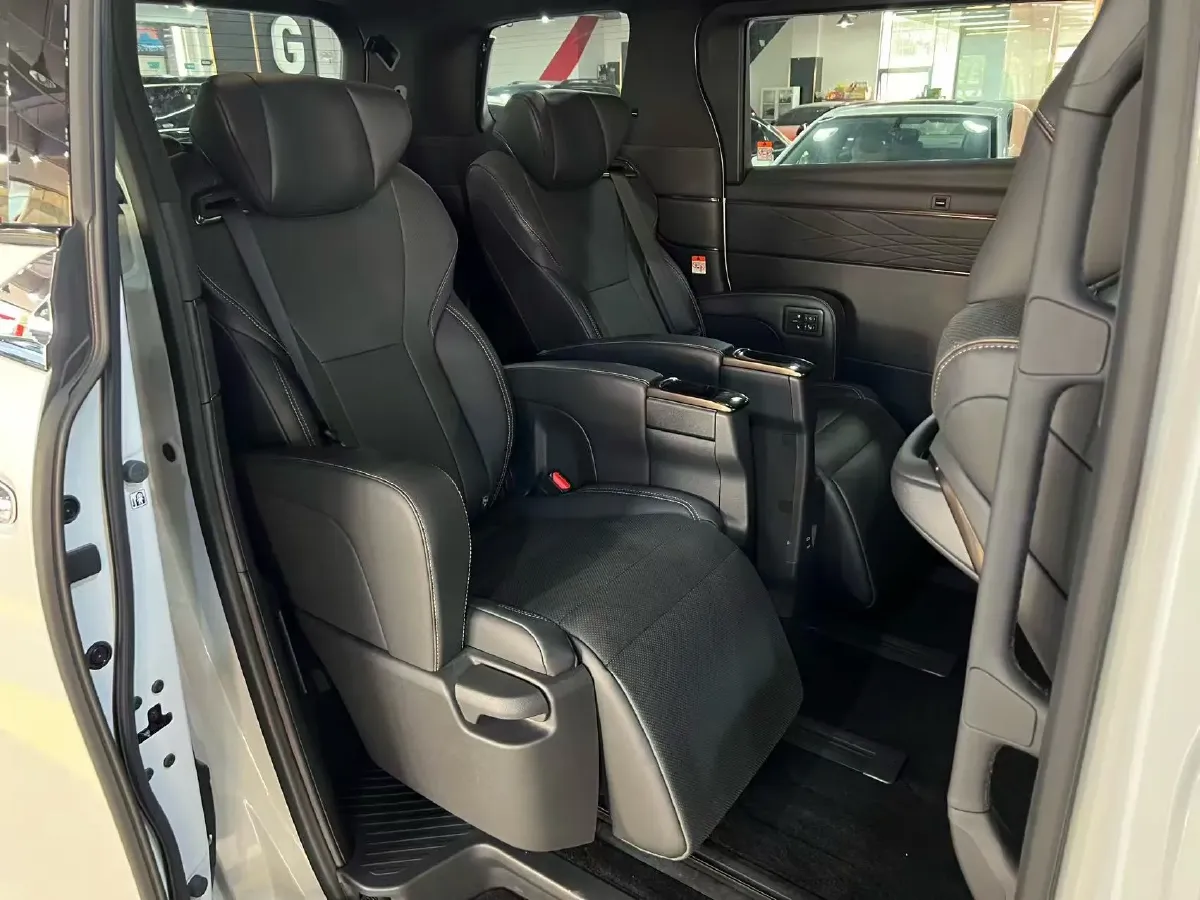 2024 Toyota Alphard 2.5L 190HP L4 E-CVT Hybrid,autocango,china used car exporter,china ev exporter,chinese used car exporter,chinese used ev exporter