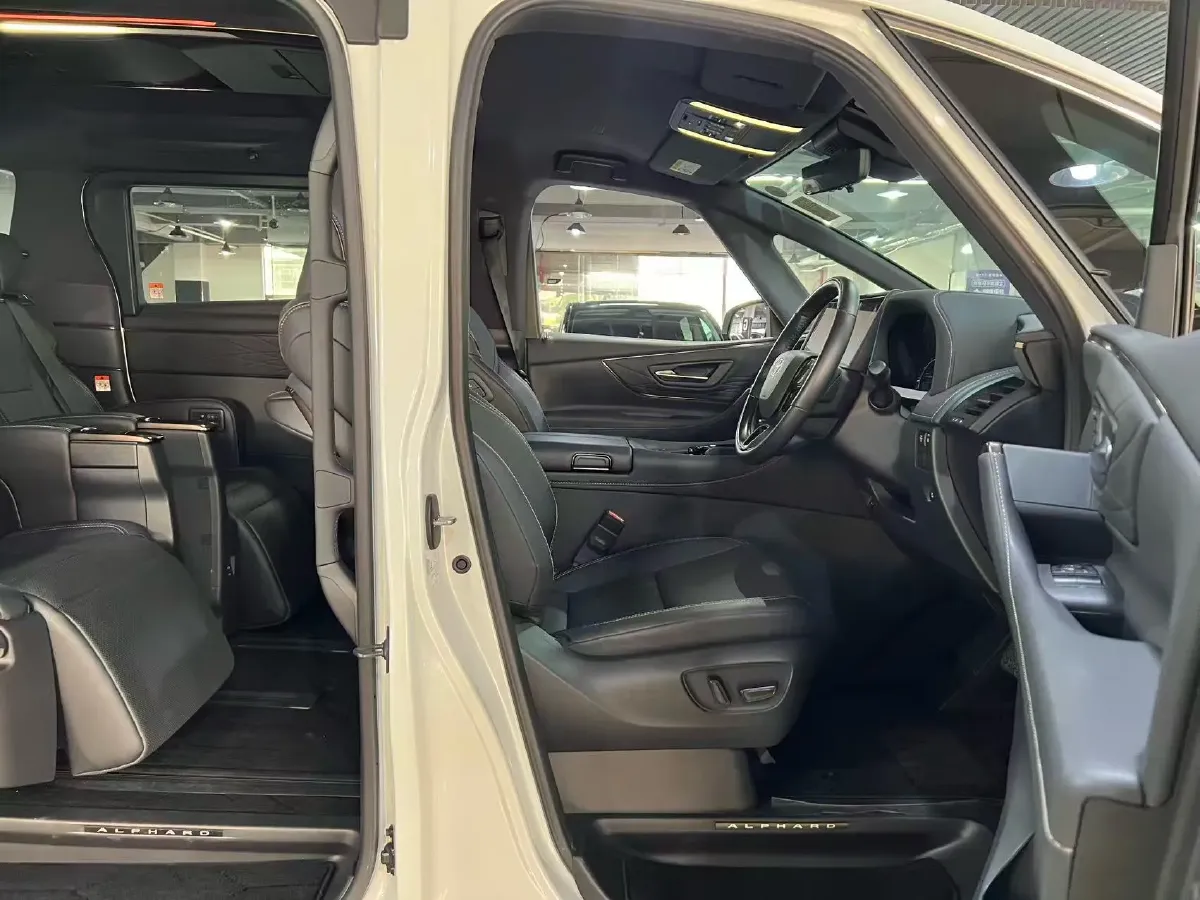 2024 Toyota Alphard 2.5L 190HP L4 E-CVT Hybrid,autocango,china used car exporter,china ev exporter,chinese used car exporter,chinese used ev exporter
