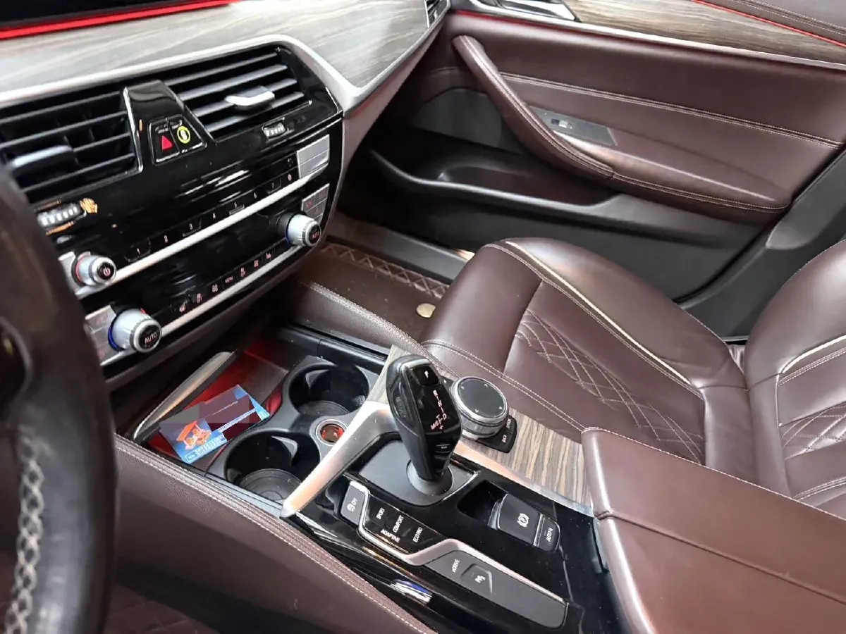 2020 BMW 5 Series 2.0T 184HP L4 8AT PHEV 17.7KWH,autocango,china used car exporter,china ev exporter,chinese used car exporter,chinese used ev exporter