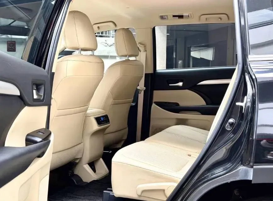 2021 Toyota Highlander 2.0T 220HP L4 6AT,autocango,china used car exporter,china ev exporter,chinese used car exporter,chinese used ev exporter