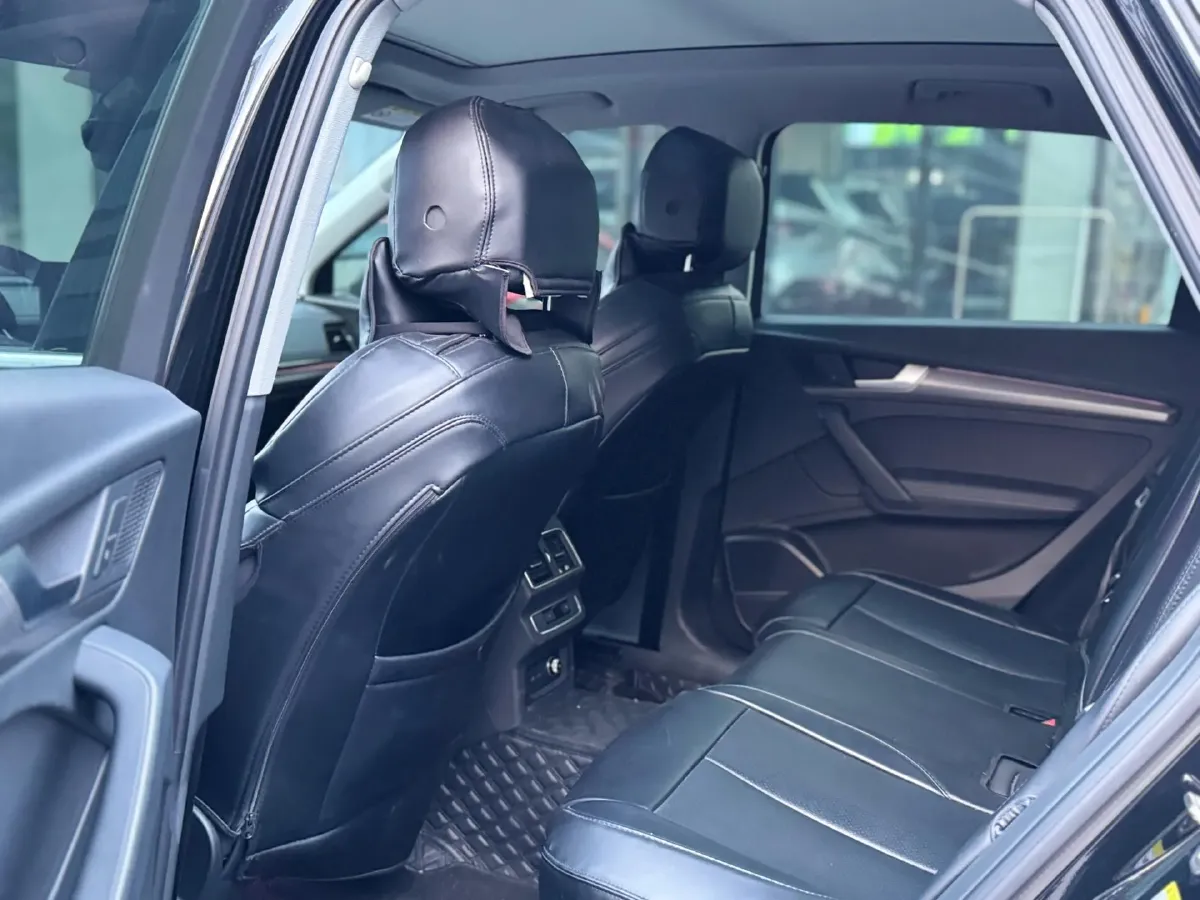 2022 Audi Q5L 2.0T 252HP L4 7DCT,autocango,china used car exporter,china ev exporter,chinese used car exporter,chinese used ev exporter