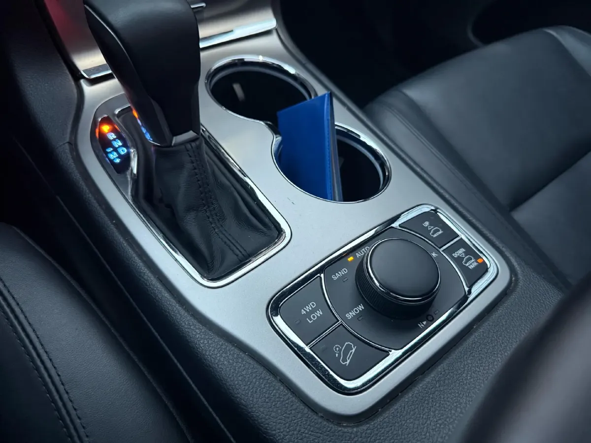 2017 Jeep Grand Cherokee 3.6L 286HP V6 8AT,autocango,china used car exporter,china ev exporter,chinese used car exporter,chinese used ev exporter