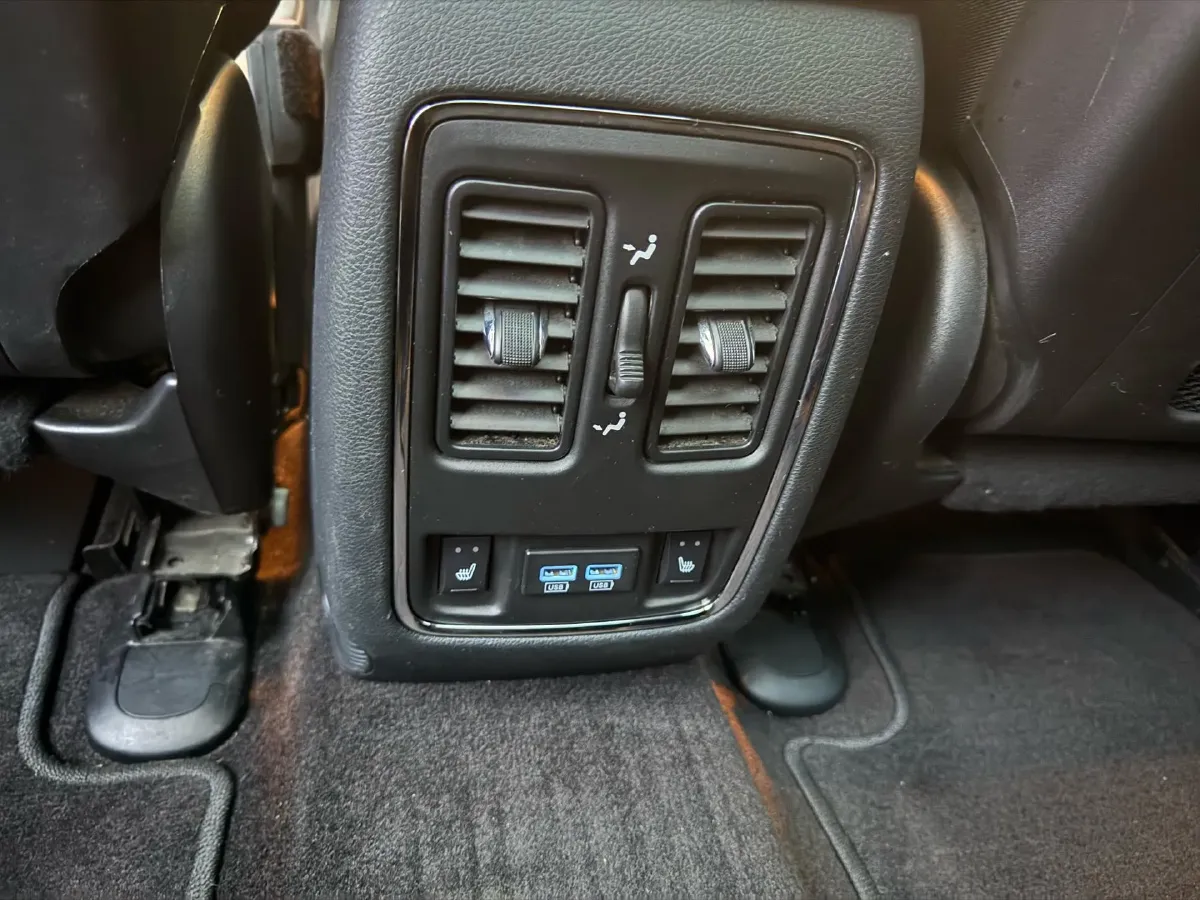 2017 Jeep Grand Cherokee 3.6L 286HP V6 8AT,autocango,china used car exporter,china ev exporter,chinese used car exporter,chinese used ev exporter