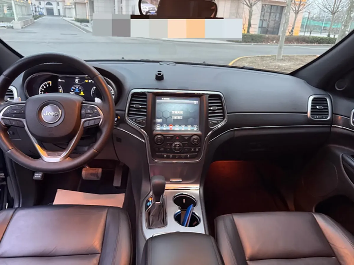 2017 Jeep Grand Cherokee 3.6L 286HP V6 8AT,autocango,china used car exporter,china ev exporter,chinese used car exporter,chinese used ev exporter