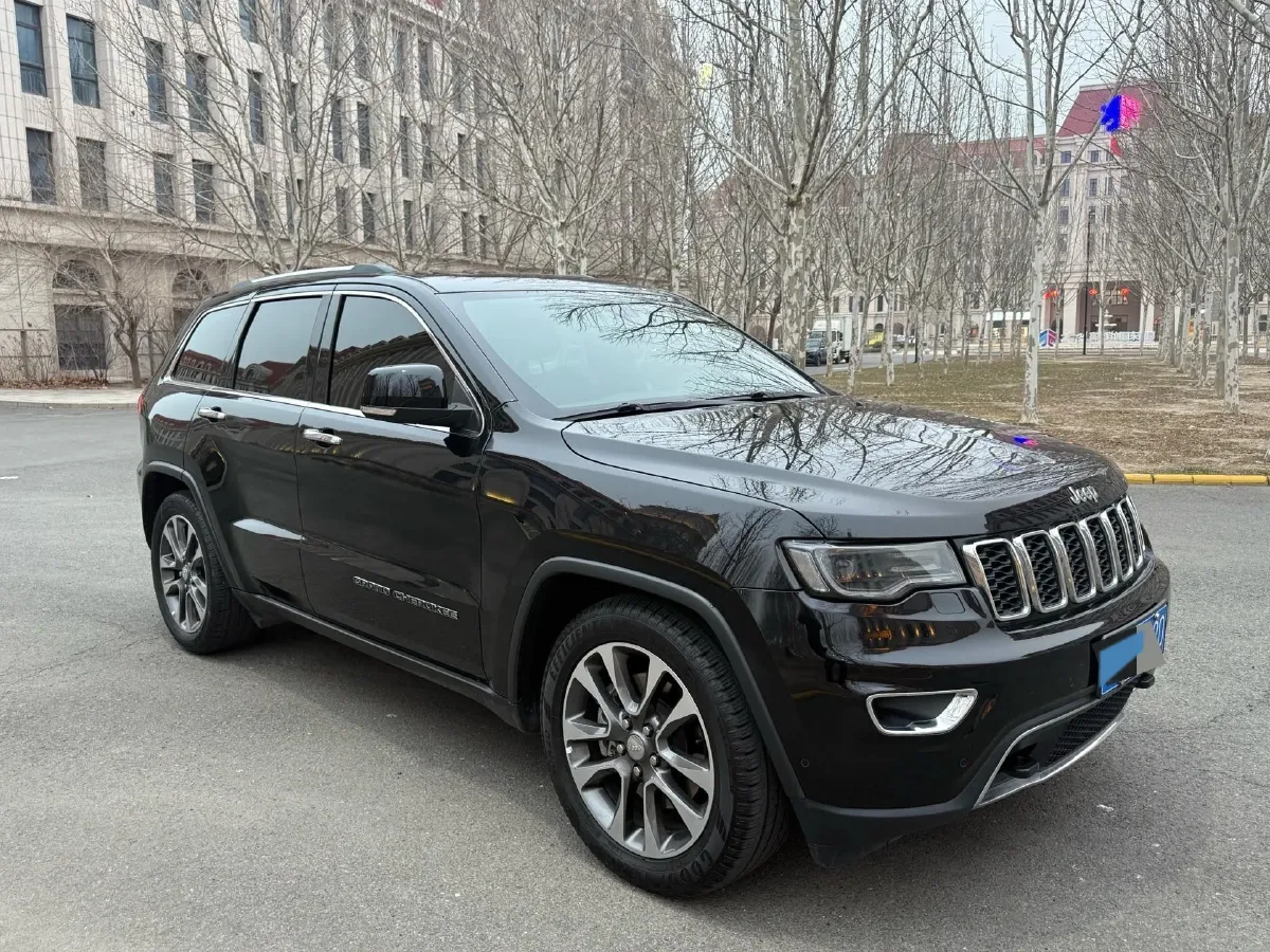 2017 Jeep Grand Cherokee 3.6L 286HP V6 8AT,autocango,china used car exporter,china ev exporter,chinese used car exporter,chinese used ev exporter
