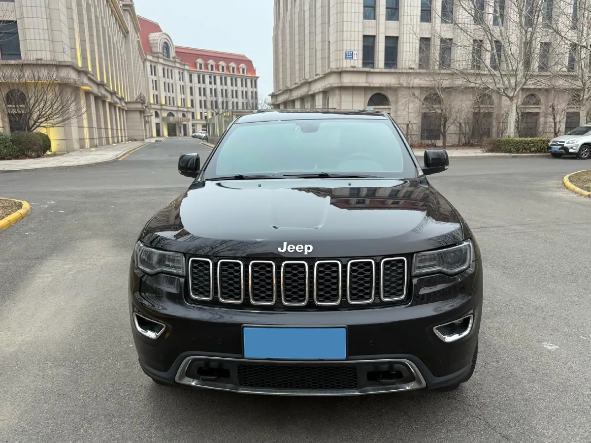 2017 Jeep Grand Cherokee 3.6L 286HP V6 8AT,autocango,china used car exporter,china ev exporter,chinese used car exporter,chinese used ev exporter