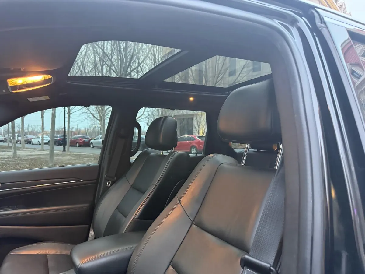 2017 Jeep Grand Cherokee 3.6L 286HP V6 8AT,autocango,china used car exporter,china ev exporter,chinese used car exporter,chinese used ev exporter