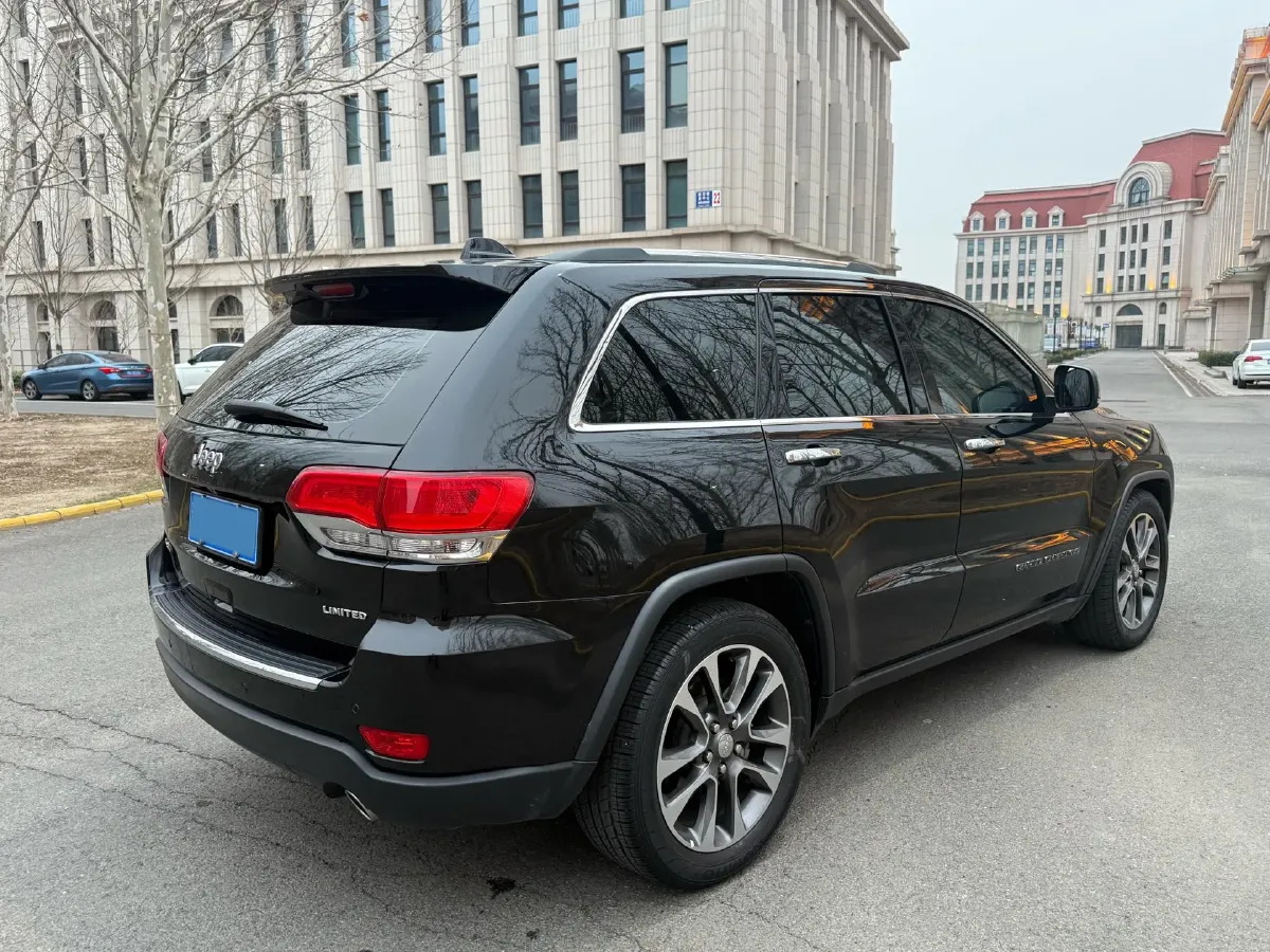 2017 Jeep Grand Cherokee 3.6L 286HP V6 8AT,autocango,china used car exporter,china ev exporter,chinese used car exporter,chinese used ev exporter