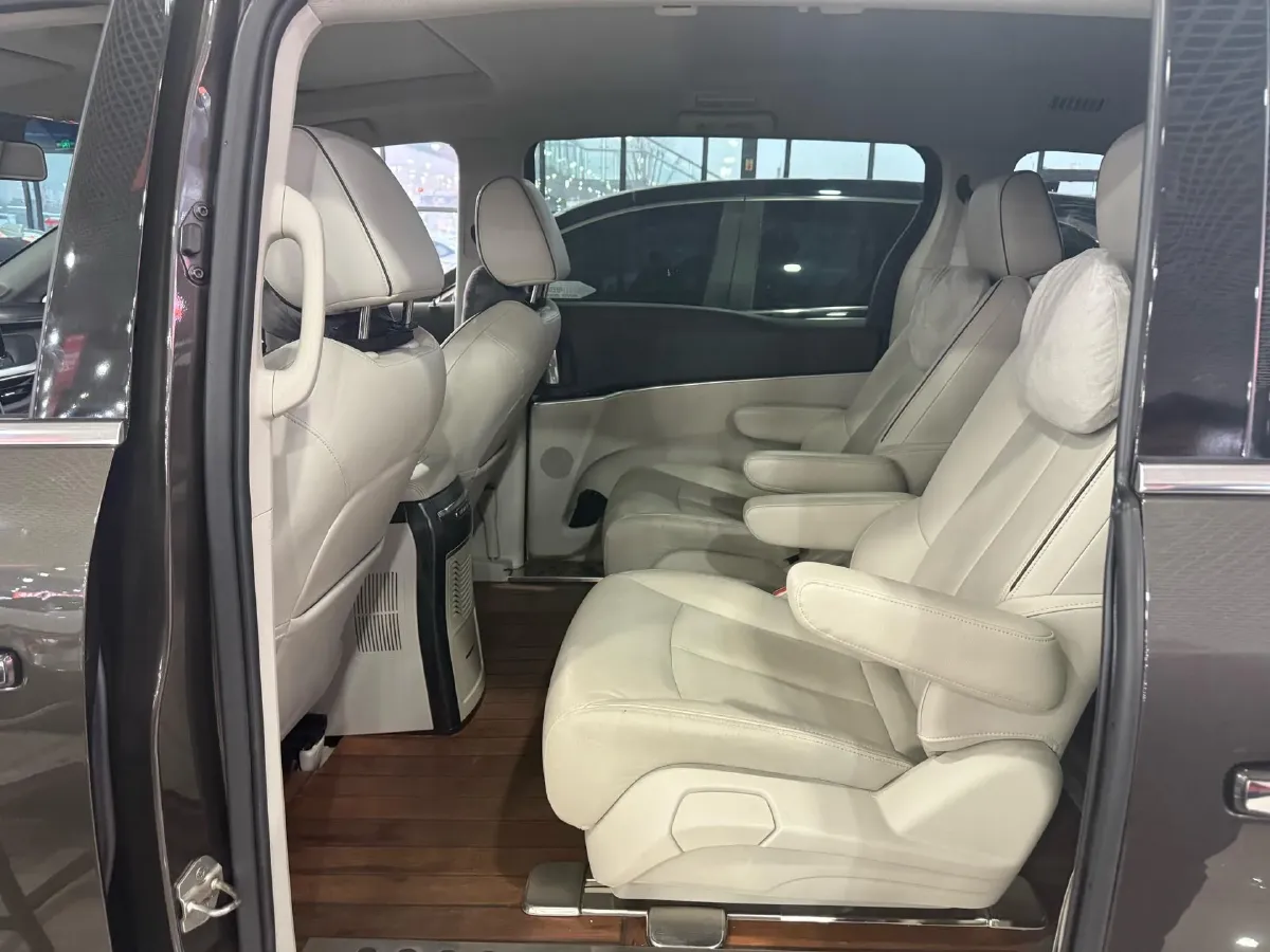 2021 Buick GL8 2.0T 237HP L4 9AT,autocango,china used car exporter,china ev exporter,chinese used car exporter,chinese used ev exporter