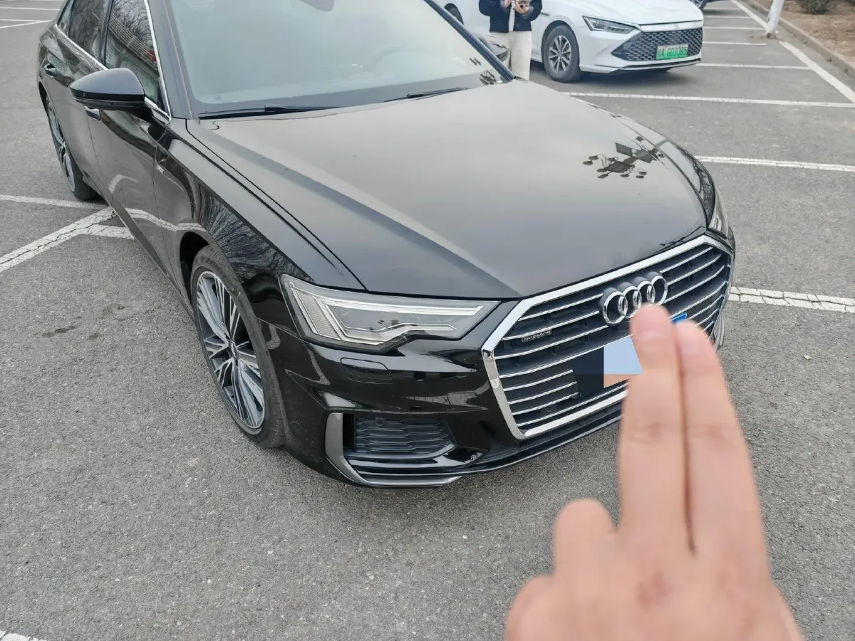 2021 Audi A6L 2.0T 224HP L4 7DCT,autocango,china used car exporter,china ev exporter,chinese used car exporter,chinese used ev exporter
