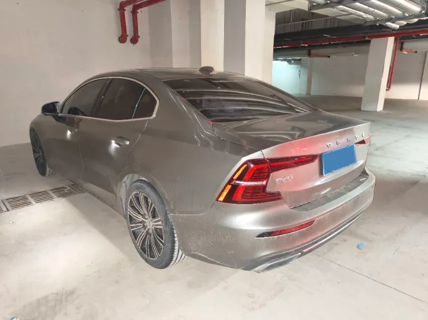 2021 Volvo S60 2.0T 190HP L4 8AT,autocango,china used car exporter,china ev exporter,chinese used car exporter,chinese used ev exporter