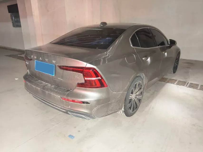 2021 Volvo S60 2.0T 190HP L4 8AT,autocango,china used car exporter,china ev exporter,chinese used car exporter,chinese used ev exporter