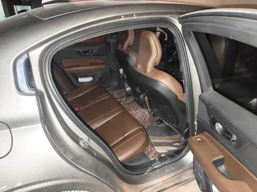 2021 Volvo S60 2.0T 190HP L4 8AT,autocango,china used car exporter,china ev exporter,chinese used car exporter,chinese used ev exporter