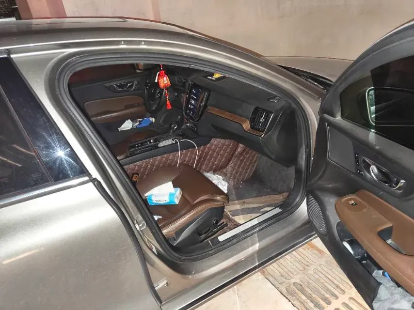 2021 Volvo S60 2.0T 190HP L4 8AT,autocango,china used car exporter,china ev exporter,chinese used car exporter,chinese used ev exporter