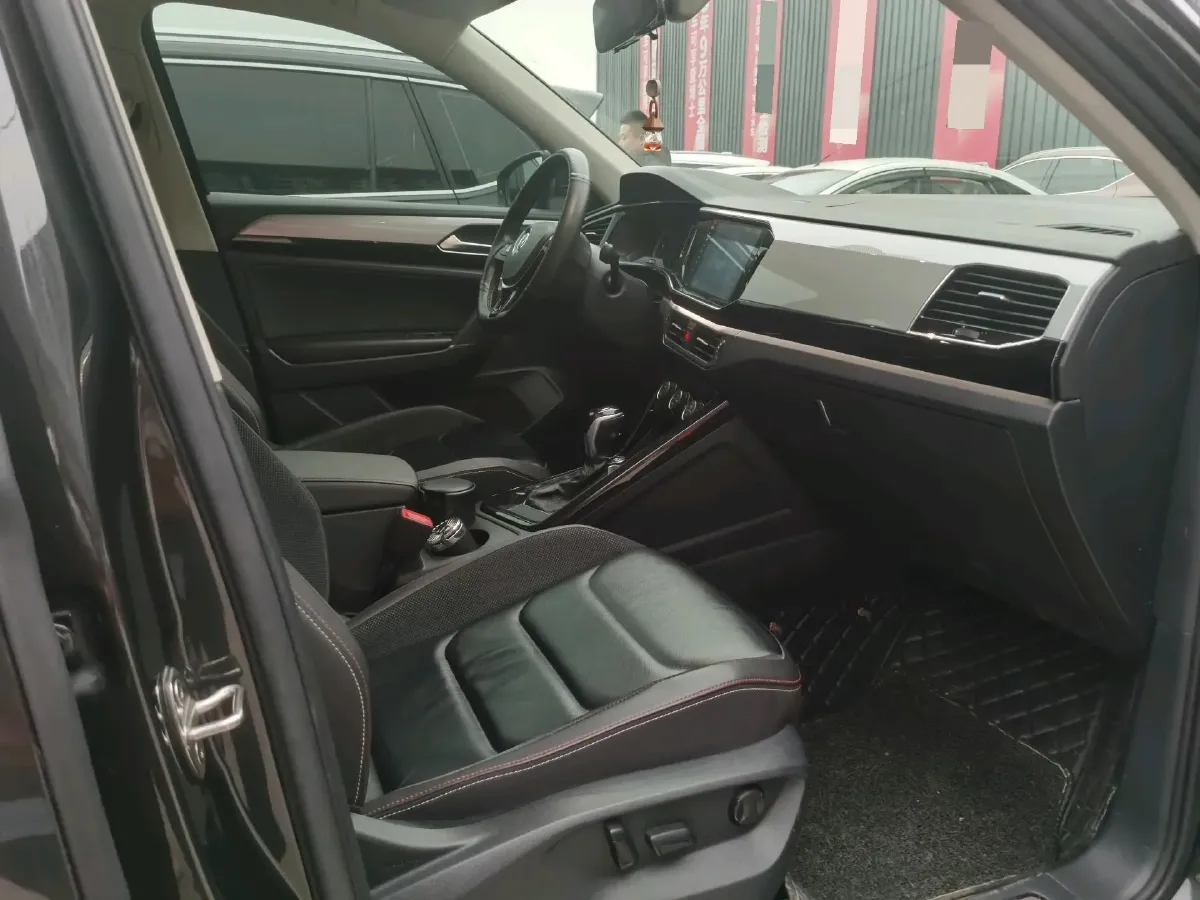 2019 Jeep Cherokee 2.0T 234HP L4 9AT,autocango,china used car exporter,china ev exporter,chinese used car exporter,chinese used ev exporter