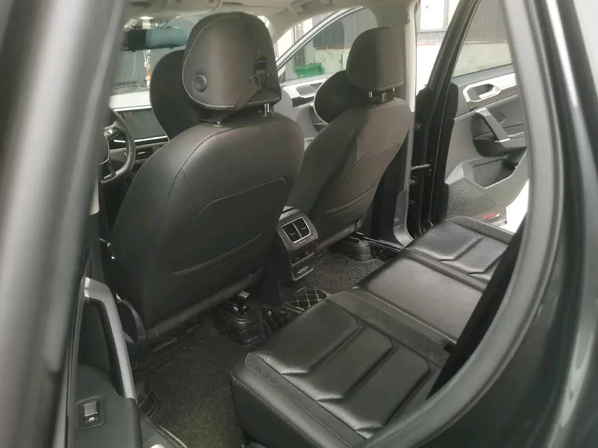 2019 Jeep Cherokee 2.0T 234HP L4 9AT,autocango,china used car exporter,china ev exporter,chinese used car exporter,chinese used ev exporter