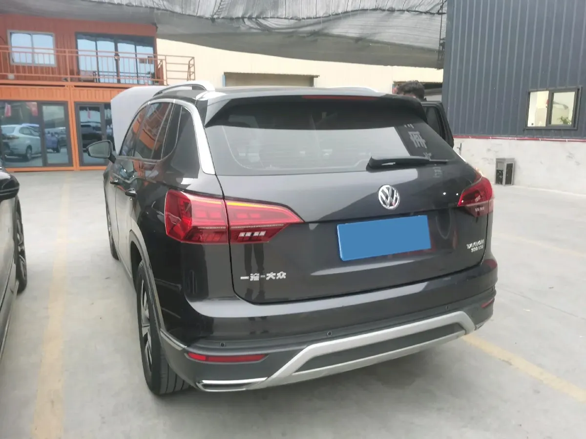 2019 Jeep Cherokee 2.0T 234HP L4 9AT,autocango,china used car exporter,china ev exporter,chinese used car exporter,chinese used ev exporter