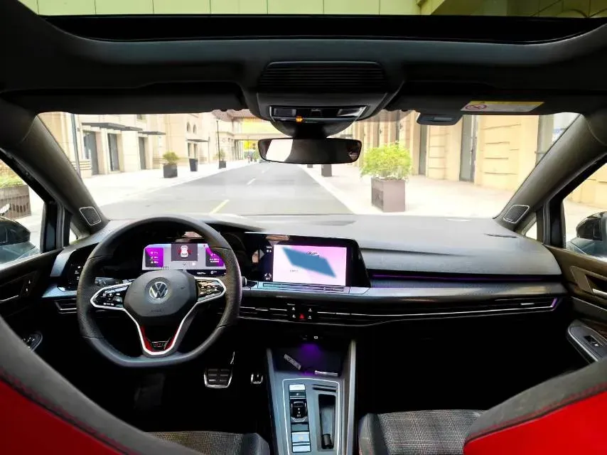 2021 Volkswagen GolfGTI 2.0T 220HP L4 7DCT,autocango,china used car exporter,china ev exporter,chinese used car exporter,chinese used ev exporter