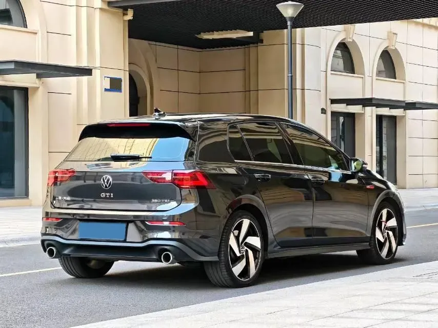 2021 Volkswagen GolfGTI 2.0T 220HP L4 7DCT,autocango,china used car exporter,china ev exporter,chinese used car exporter,chinese used ev exporter