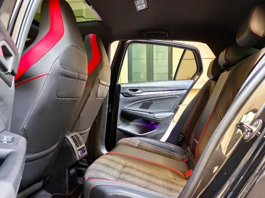 2021 Volkswagen GolfGTI 2.0T 220HP L4 7DCT,autocango,china used car exporter,china ev exporter,chinese used car exporter,chinese used ev exporter