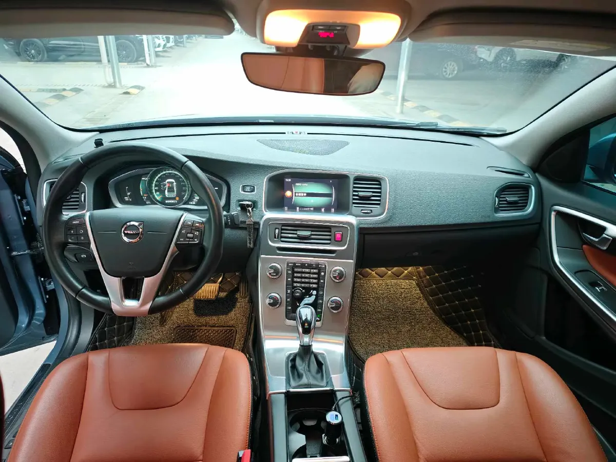 2018 Volvo S60 2.0T 190HP L4 6AT,autocango,china used car exporter,china ev exporter,chinese used car exporter,chinese used ev exporter