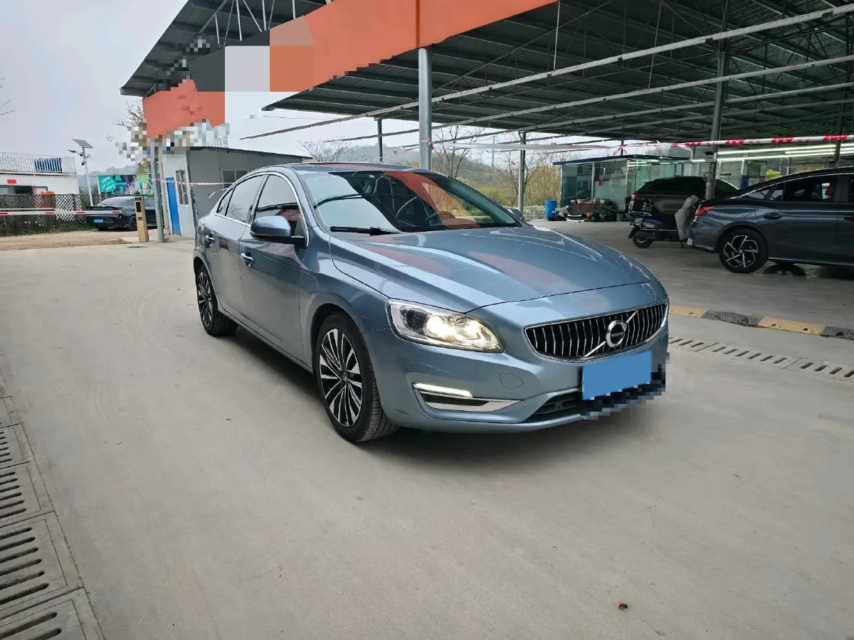 2018 Volvo S60 2.0T 190HP L4 6AT,autocango,china used car exporter,china ev exporter,chinese used car exporter,chinese used ev exporter
