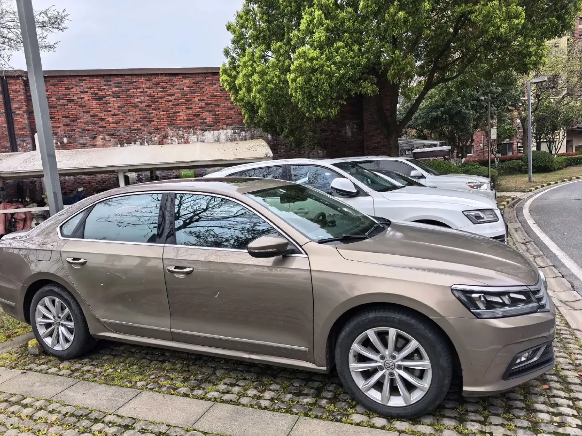 2017 Volkswagen Passat 1.8T 180HP L4 7DCT,autocango,china used car exporter,china ev exporter,chinese used car exporter,chinese used ev exporter