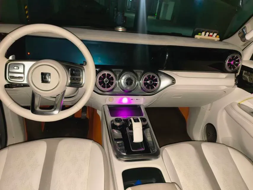 2021 Cyberspace 300 2.0T 227HP L4 8AT,autocango,china used car exporter,china ev exporter,chinese used car exporter,chinese used ev exporter