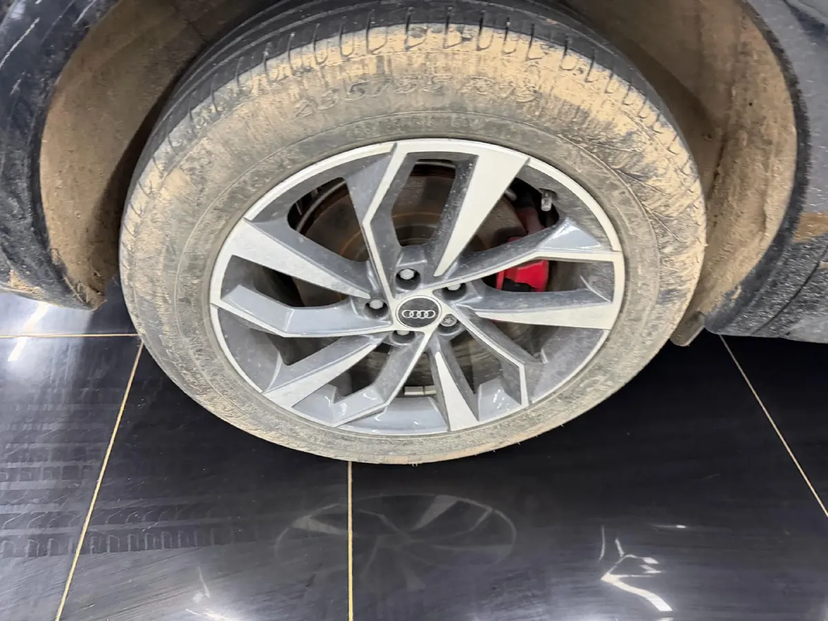 2024 Audi Q5L 2.0T 245HP L4 7DCT,autocango,china used car exporter,china ev exporter,chinese used car exporter,chinese used ev exporter