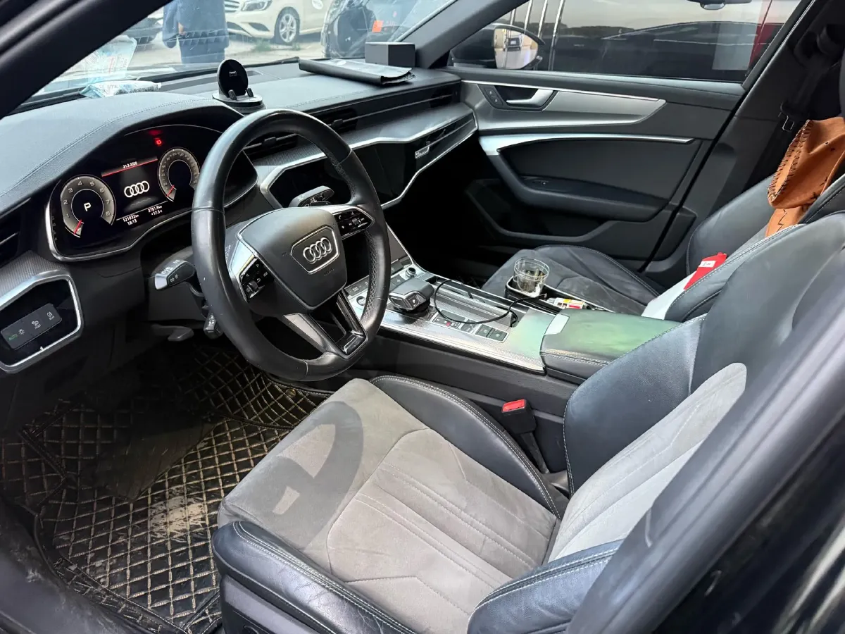 2021 Audi A6L 2.0T 190HP L4 7DCT,autocango,china used car exporter,china ev exporter,chinese used car exporter,chinese used ev exporter