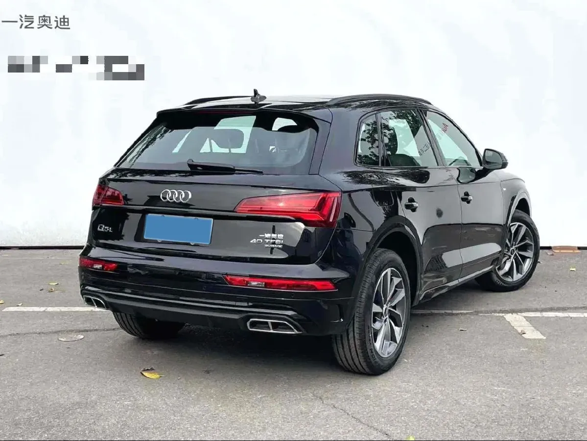 2025 Audi Q5L 2.0T 190HP L4 7DCT,autocango,china used car exporter,china ev exporter,chinese used car exporter,chinese used ev exporter