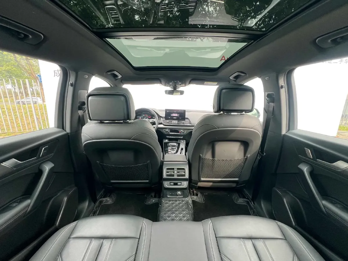 2025 Audi Q5L 2.0T 190HP L4 7DCT,autocango,china used car exporter,china ev exporter,chinese used car exporter,chinese used ev exporter