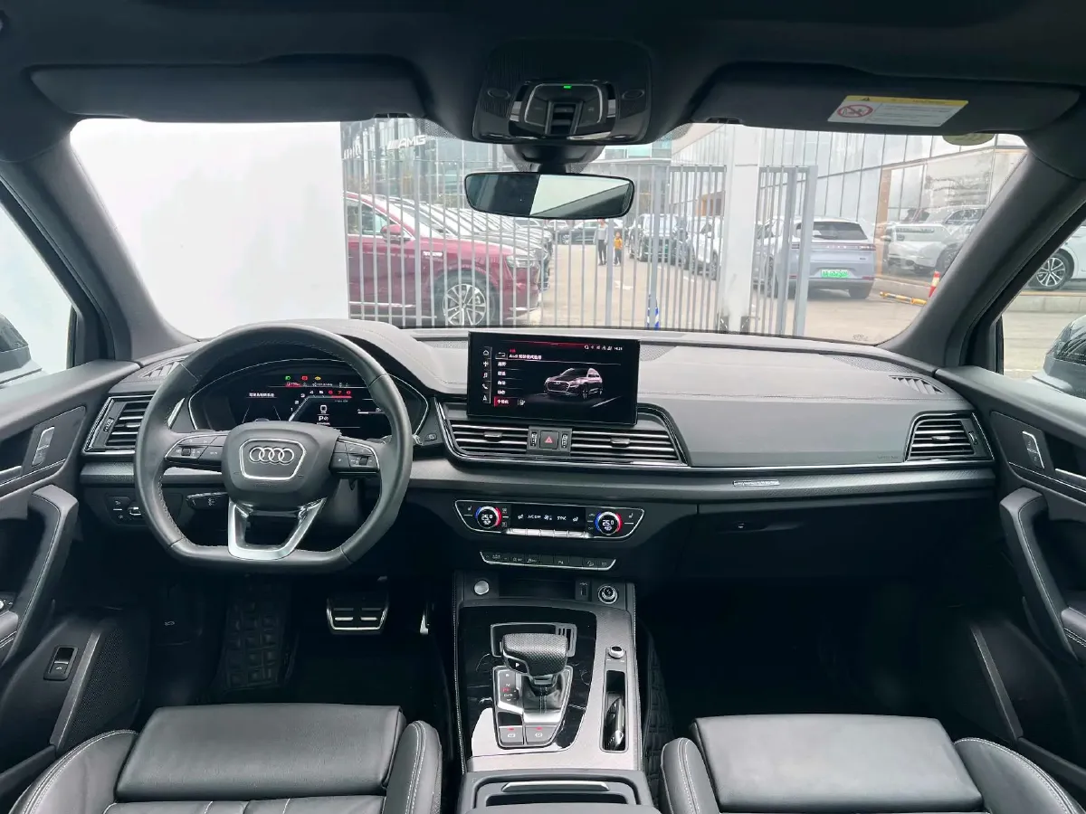 2025 Audi Q5L 2.0T 190HP L4 7DCT,autocango,china used car exporter,china ev exporter,chinese used car exporter,chinese used ev exporter