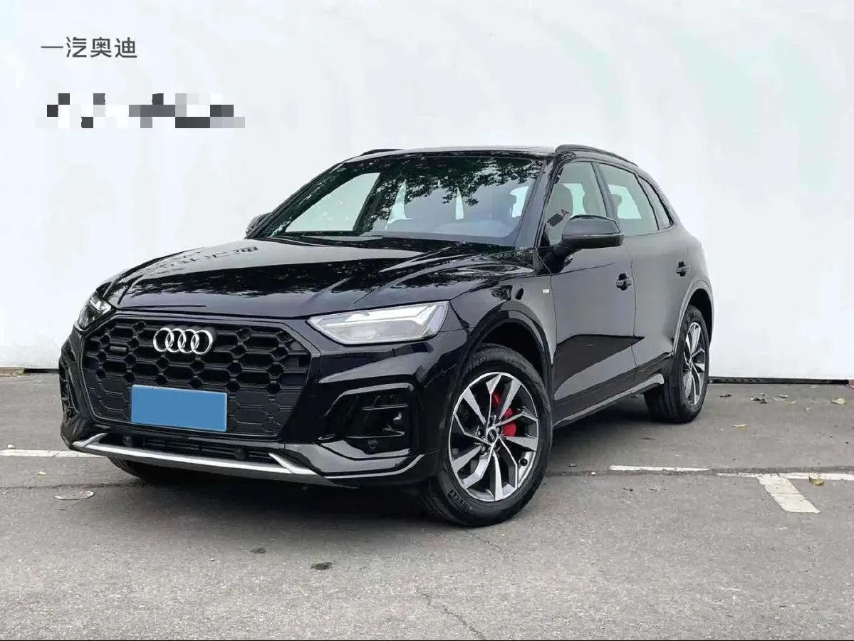 2025 Audi Q5L 2.0T 190HP L4 7DCT,autocango,china used car exporter,china ev exporter,chinese used car exporter,chinese used ev exporter
