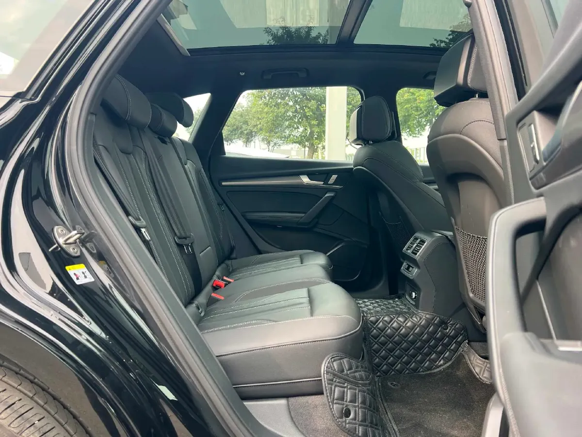 2025 Audi Q5L 2.0T 190HP L4 7DCT,autocango,china used car exporter,china ev exporter,chinese used car exporter,chinese used ev exporter