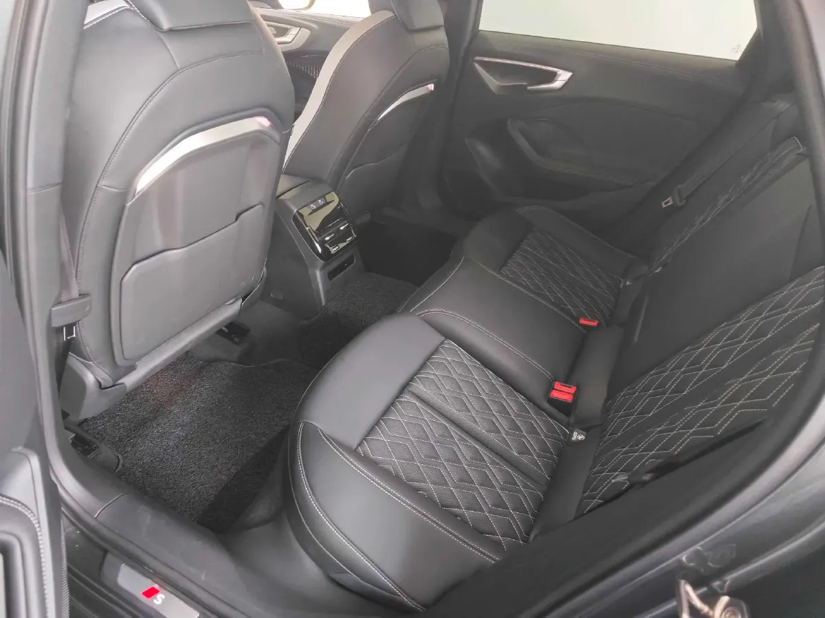 2026 Audi A5L 2.0T 204HP L4 7DCT,autocango,china used car exporter,china ev exporter,chinese used car exporter,chinese used ev exporter