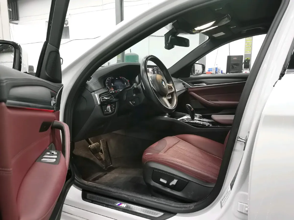 2022 BMW 5 Series 2.0T 252HP L4 8AT,autocango,china used car exporter,china ev exporter,chinese used car exporter,chinese used ev exporter