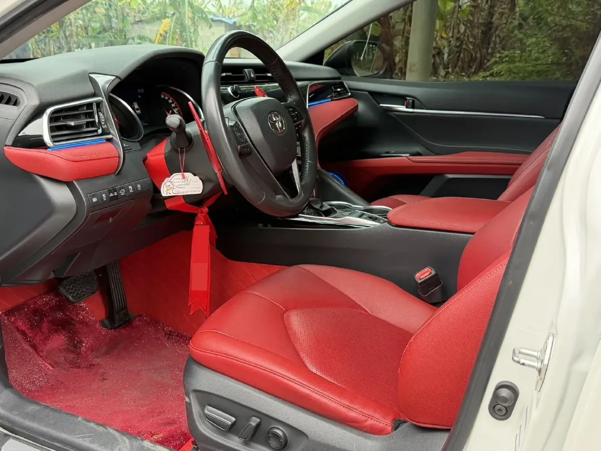 2021 Toyota Camry 2.5L 209HP L4 8AT,autocango,china used car exporter,china ev exporter,chinese used car exporter,chinese used ev exporter