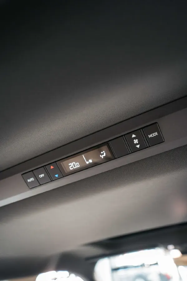 2024 Toyota Granvia 2.5L 189HP L4 E-CVT Hybrid,autocango,china used car exporter,china ev exporter,chinese used car exporter,chinese used ev exporter