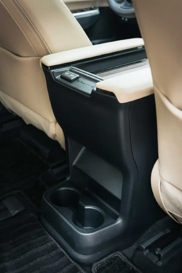 2024 Toyota Granvia 2.5L 189HP L4 E-CVT Hybrid,autocango,china used car exporter,china ev exporter,chinese used car exporter,chinese used ev exporter