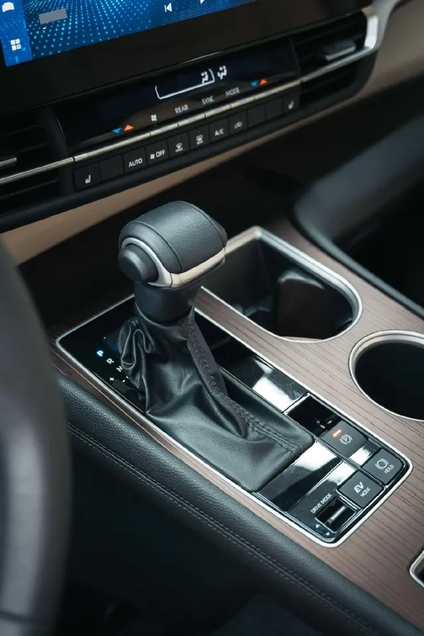 2024 Toyota Granvia 2.5L 189HP L4 E-CVT Hybrid,autocango,china used car exporter,china ev exporter,chinese used car exporter,chinese used ev exporter