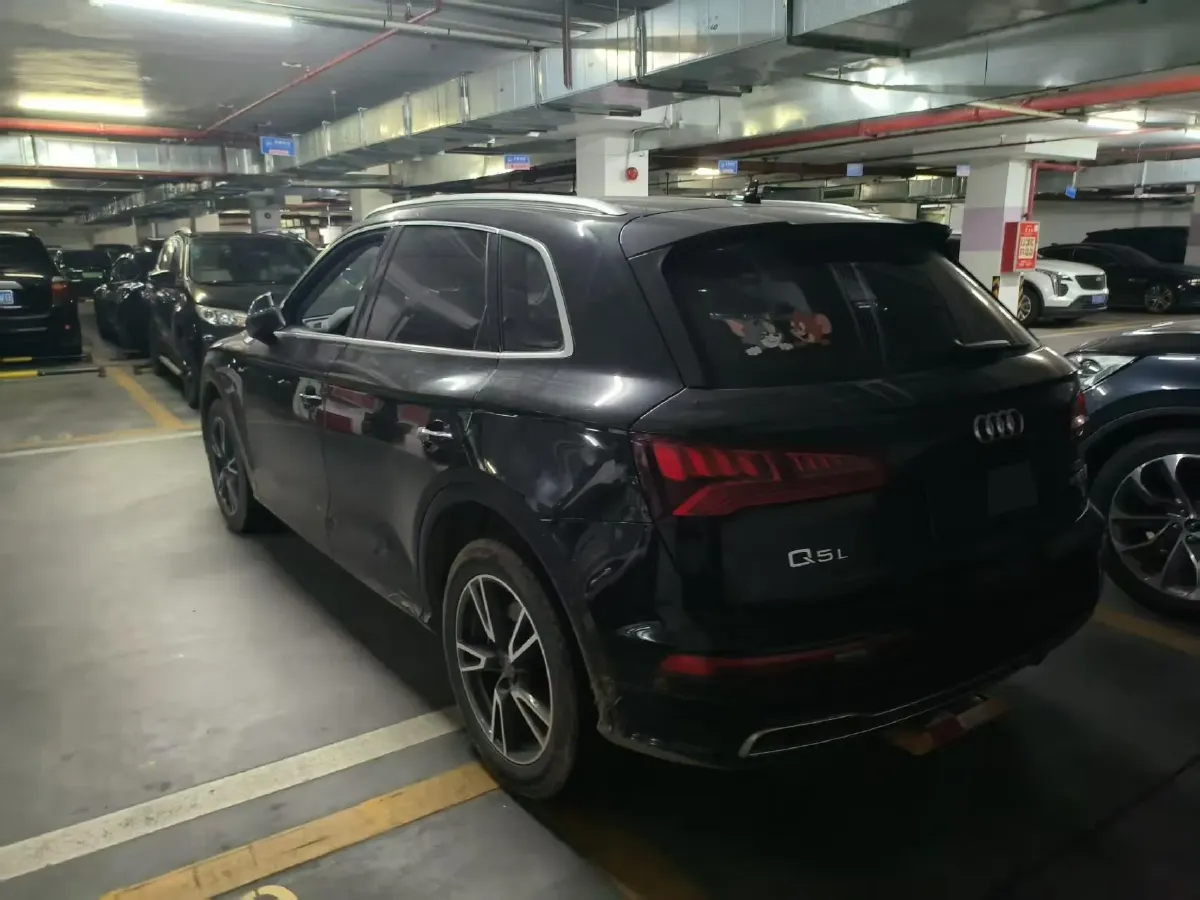2020 Audi Q5L 2.0T 190HP L4 7DCT,autocango,china used car exporter,china ev exporter,chinese used car exporter,chinese used ev exporter