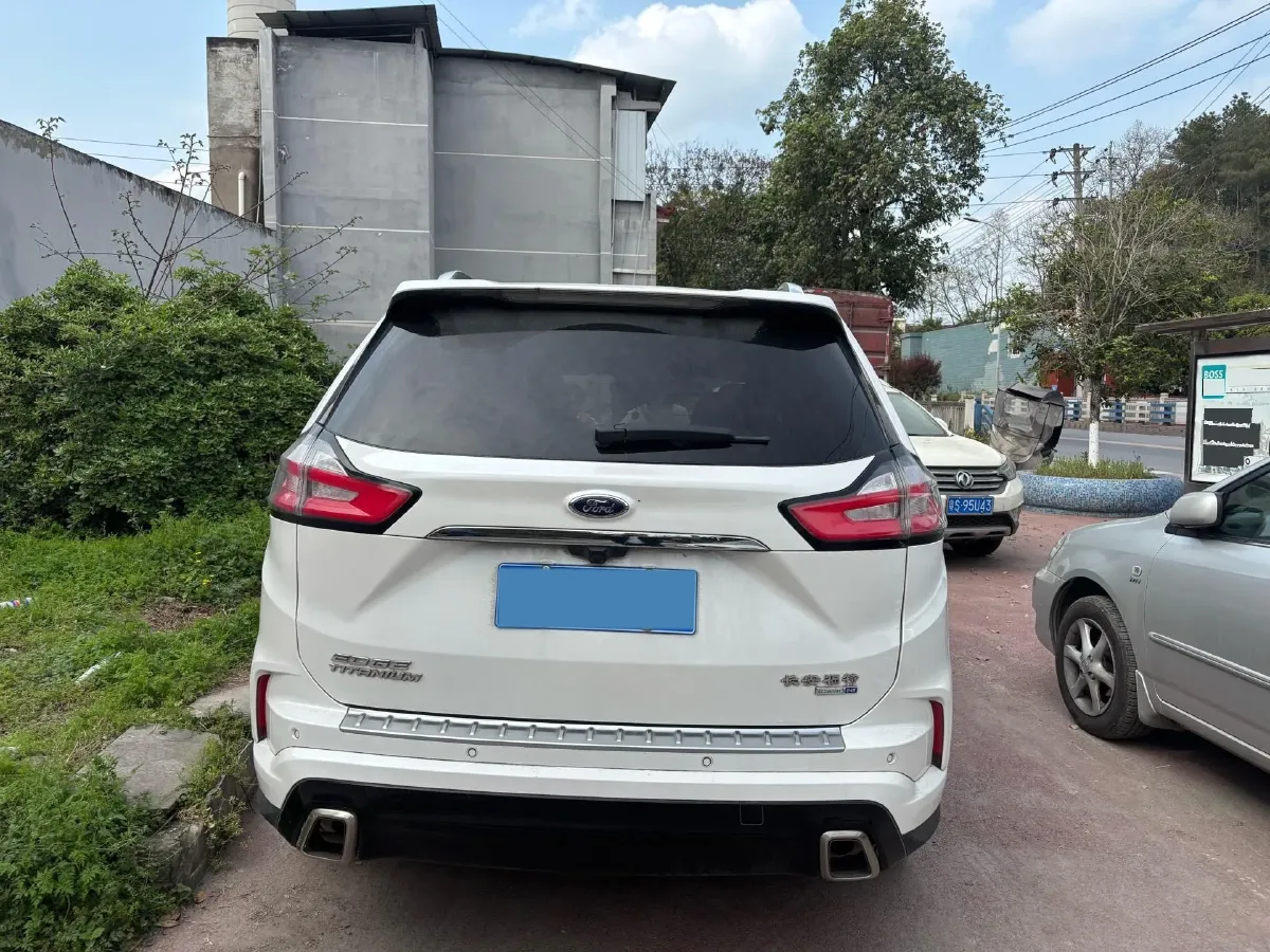 2020 Ford Edge 2.0T 245HP L4 8AT,autocango,china used car exporter,china ev exporter,chinese used car exporter,chinese used ev exporter