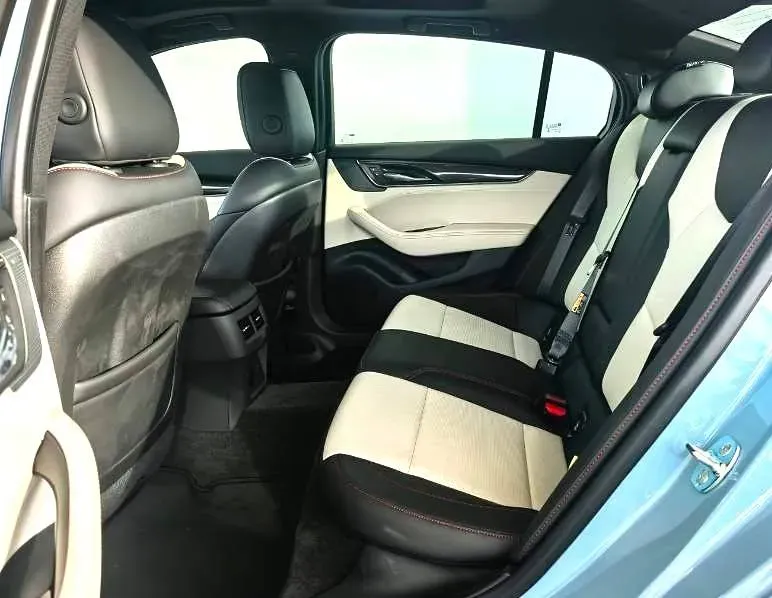 2025 Cadillac CT5 2.0T 237HP L4 10AT,autocango,china used car exporter,china ev exporter,chinese used car exporter,chinese used ev exporter