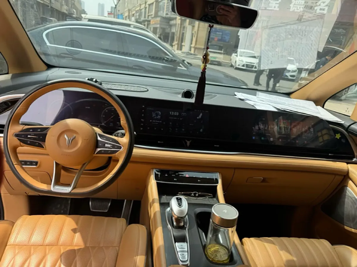 2022 Voyah Dream 1.5T 136HP L4 PHEV 25.57KWH,autocango,china used car exporter,china ev exporter,chinese used car exporter,chinese used ev exporter