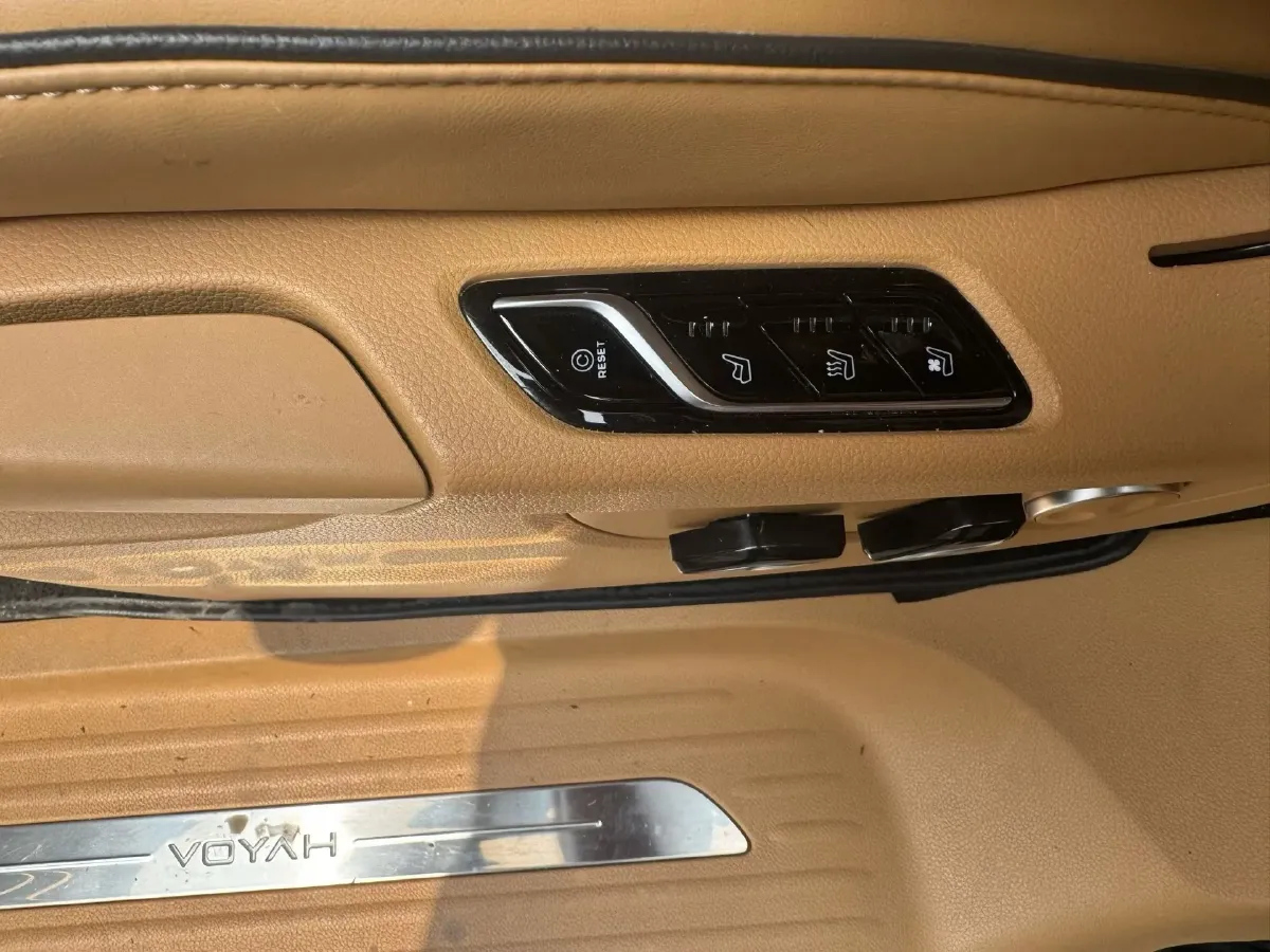 2022 Voyah Dream 1.5T 136HP L4 PHEV 25.57KWH,autocango,china used car exporter,china ev exporter,chinese used car exporter,chinese used ev exporter